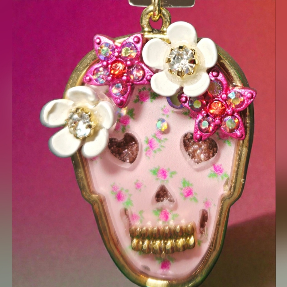 NEW BetseyNEW Betsey Johnson 3D Floral Pink Sugar Skull Drop Dangle Earrings NWT - Picture 3 of 6
